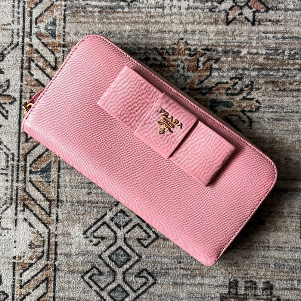 💗♥️💗 Prada Saffiano Bow Wallet with Authenticity Card